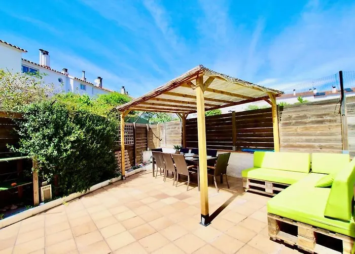 Tatil Evi V&v Lloret-villa Wilma, Casa A 800m Playa Fenals Con Aire Acondicionado Y Piscina Comunitaria Con Jardin Lloret de Mar