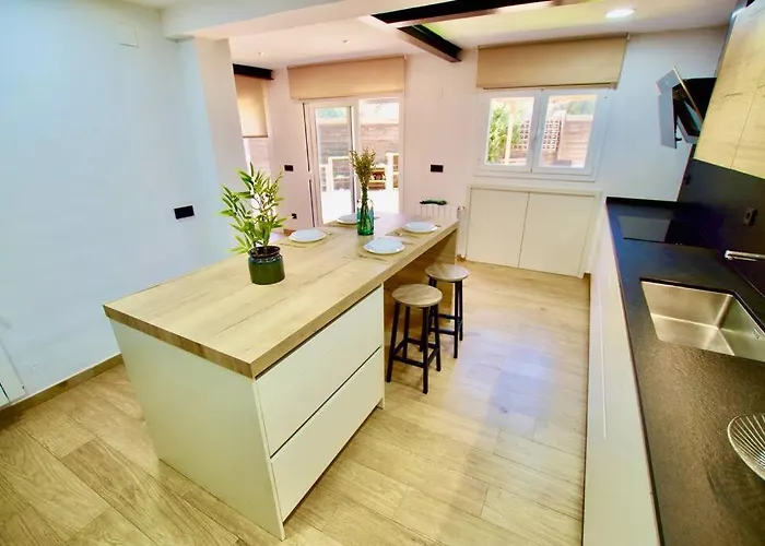 Tatil Evi V&v Lloret-villa Wilma, Casa A 800m Playa Fenals Con Aire Acondicionado Y Piscina Comunitaria Con Jardin Lloret de Mar