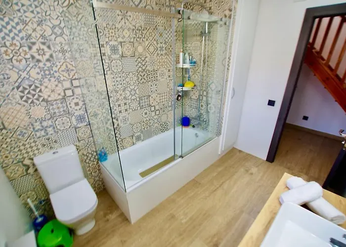 V&v Lloret-villa Wilma, Casa A 800m Playa Fenals Con Aire Acondicionado Y Piscina Comunitaria Con Jardin Lloret de Mar