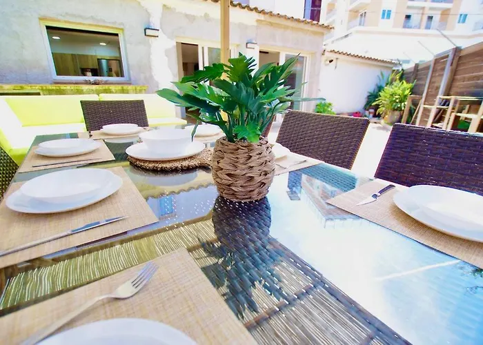 Tatil Evi V&v Lloret-villa Wilma, Casa A 800m Playa Fenals Con Aire Acondicionado Y Piscina Comunitaria Con Jardin