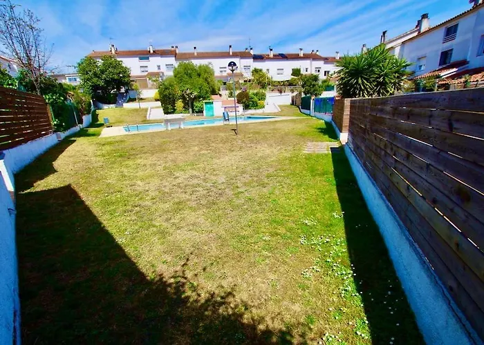 V&v Lloret-villa Wilma, Casa A 800m Playa Fenals Con Aire Acondicionado Y Piscina Comunitaria Con Jardin Tatil Evi Lloret de Mar