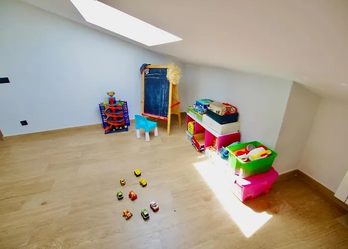 V&v Lloret-villa Wilma, Casa A 800m Playa Fenals Con Aire Acondicionado Y Piscina Comunitaria Con Jardin * Lloret de Mar