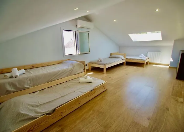 V&v Lloret-villa Wilma, Casa A 800m Playa Fenals Con Aire Acondicionado Y Piscina Comunitaria Con Jardin Lloret de Mar