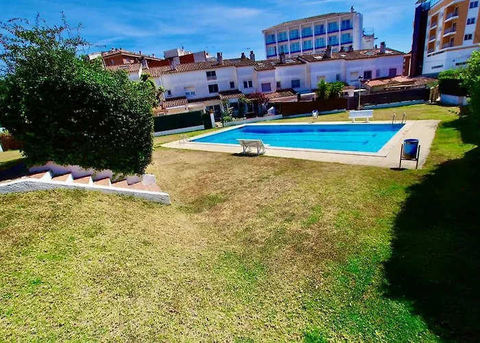 V&v Lloret-villa Wilma, Casa A 800m Playa Fenals Con Aire Acondicionado Y Piscina Comunitaria Con Jardin *
