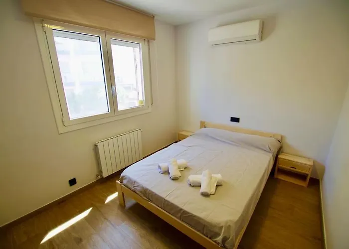 Tatil Evi V&v Lloret-villa Wilma, Casa A 800m Playa Fenals Con Aire Acondicionado Y Piscina Comunitaria Con Jardin Lloret de Mar