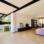 V&v Lloret-villa Wilma, Casa A 800m Playa Fenals Con Aire Acondicionado Y Piscina Comunitaria Con Jardin Lloret de Mar