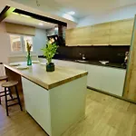 Vakantiehuis V&v Lloret-villa Wilma, Casa A 800m Playa Fenals Con Aire Acondicionado Y Piscina Comunitaria Con Jardin Lloret de Mar