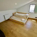 V&v Lloret-villa Wilma, Casa A 800m Playa Fenals Con Aire Acondicionado Y Piscina Comunitaria Con Jardin