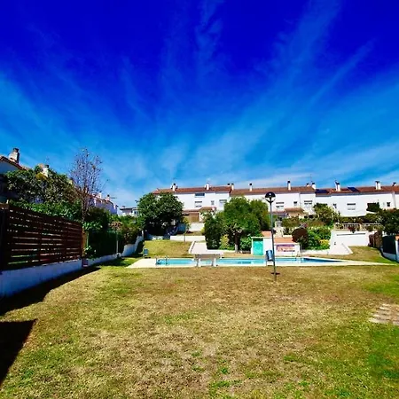 V&v Lloret-villa Wilma, Casa A 800m Playa Fenals Con Aire Acondicionado Y Piscina Comunitaria Con Jardin Vakantiehuis *
