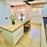 Tatil Evi V&v Lloret-villa Wilma, Casa A 800m Playa Fenals Con Aire Acondicionado Y Piscina Comunitaria Con Jardin Lloret de Mar