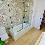 V&v Lloret-villa Wilma, Casa A 800m Playa Fenals Con Aire Acondicionado Y Piscina Comunitaria Con Jardin Lloret de Mar
