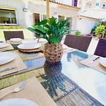Σπίτι διακοπών V&v Lloret-villa Wilma, Casa A 800m Playa Fenals Con Aire Acondicionado Y Piscina Comunitaria Con Jardin