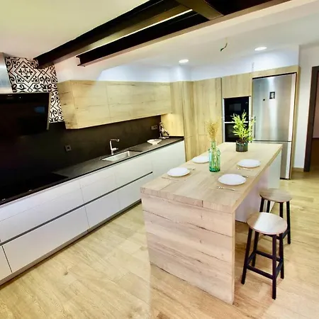 V&v Lloret-villa Wilma, Casa A 800m Playa Fenals Con Aire Acondicionado Y Piscina Comunitaria Con Jardin Semesterbostad *