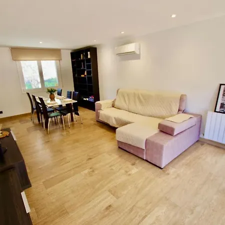 V&v Lloret-villa Wilma, Casa A 800m Playa Fenals Con Aire Acondicionado Y Piscina Comunitaria Con Jardin Dom wakacyjny