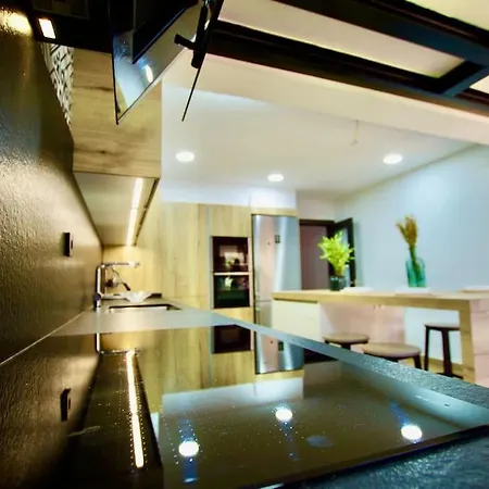 V&v Lloret-villa Wilma, Casa A 800m Playa Fenals Con Aire Acondicionado Y Piscina Comunitaria Con Jardin Lloret de Mar