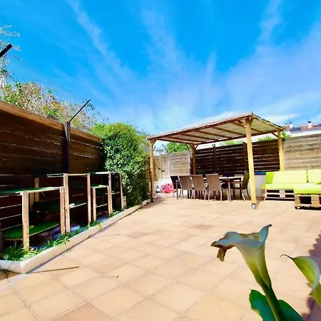 V&v Lloret-villa Wilma, Casa A 800m Playa Fenals Con Aire Acondicionado Y Piscina Comunitaria Con Jardin