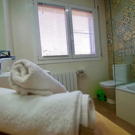 V&v Lloret-villa Wilma, Casa A 800m Playa Fenals Con Aire Acondicionado Y Piscina Comunitaria Con Jardin Dom wakacyjny