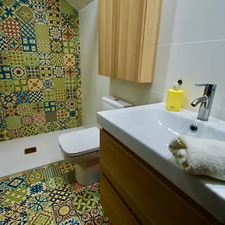 V&v Lloret-villa Wilma, Casa A 800m Playa Fenals Con Aire Acondicionado Y Piscina Comunitaria Con Jardin *