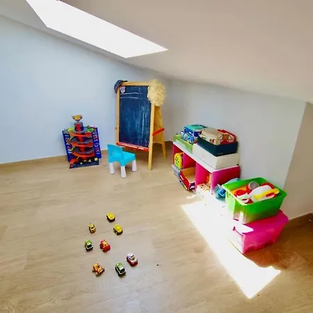 V&v Lloret-villa Wilma, Casa A 800m Playa Fenals Con Aire Acondicionado Y Piscina Comunitaria Con Jardin * Lloret de Mar