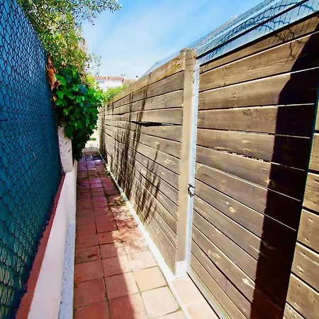 Semesterbostad V&v Lloret-villa Wilma, Casa A 800m Playa Fenals Con Aire Acondicionado Y Piscina Comunitaria Con Jardin *