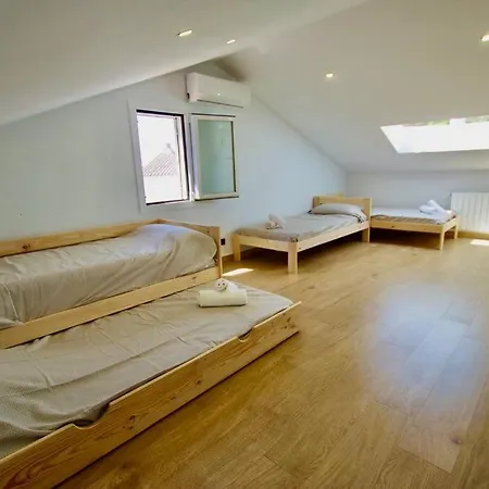 V&v Lloret-villa Wilma, Casa A 800m Playa Fenals Con Aire Acondicionado Y Piscina Comunitaria Con Jardin Lloret de Mar