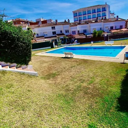 V&v Lloret-villa Wilma, Casa A 800m Playa Fenals Con Aire Acondicionado Y Piscina Comunitaria Con Jardin *