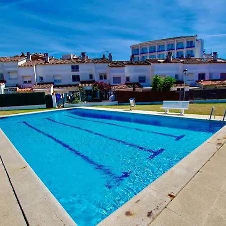 V&v Lloret-villa Wilma, Casa A 800m Playa Fenals Con Aire Acondicionado Y Piscina Comunitaria Con Jardin Lloret de Mar
