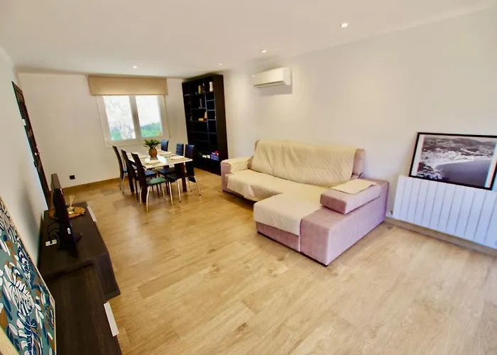 V&v Lloret-villa Wilma, Casa A 800m Playa Fenals Con Aire Acondicionado Y Piscina Comunitaria Con Jardin Holiday home