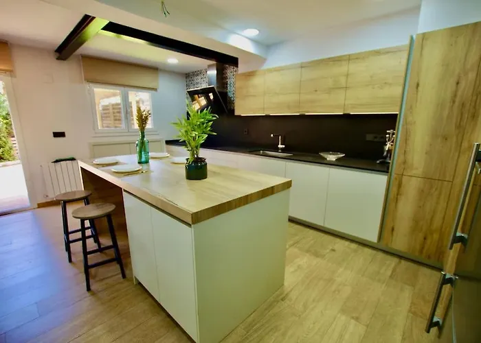 Holiday home V&v Lloret-villa Wilma, Casa A 800m Playa Fenals Con Aire Acondicionado Y Piscina Comunitaria Con Jardin Lloret de Mar