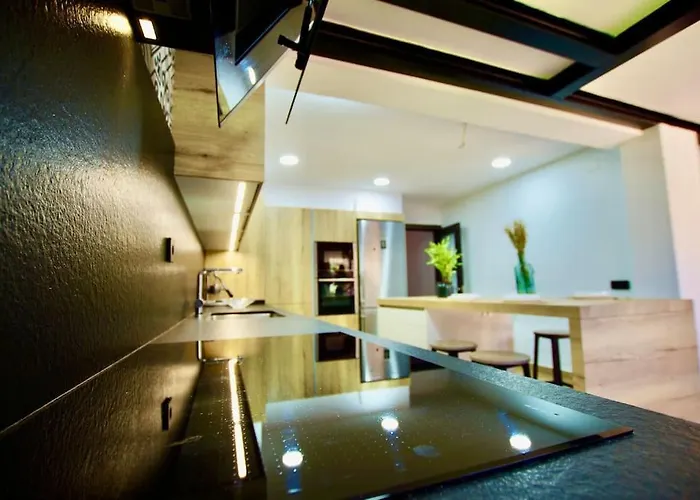 V&v Lloret-villa Wilma, Casa A 800m Playa Fenals Con Aire Acondicionado Y Piscina Comunitaria Con Jardin Lloret de Mar