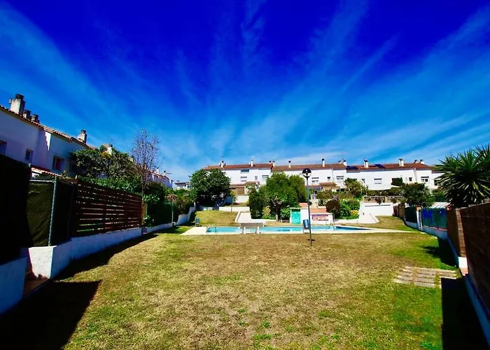 V&v Lloret-villa Wilma, Casa A 800m Playa Fenals Con Aire Acondicionado Y Piscina Comunitaria Con Jardin Holiday home *