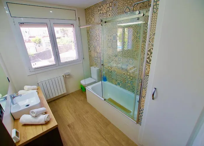 Holiday home V&v Lloret-villa Wilma, Casa A 800m Playa Fenals Con Aire Acondicionado Y Piscina Comunitaria Con Jardin *