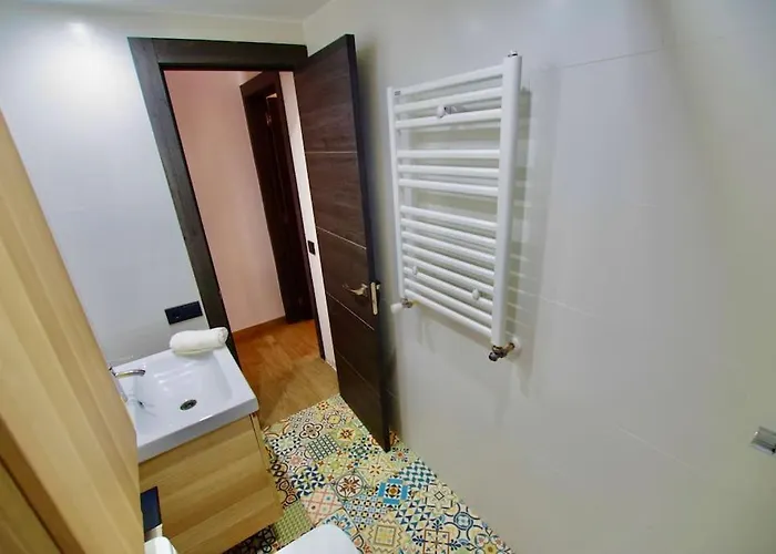 V&v Lloret-villa Wilma, Casa A 800m Playa Fenals Con Aire Acondicionado Y Piscina Comunitaria Con Jardin