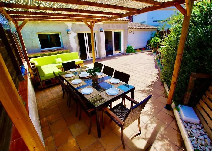 V&v Lloret-villa Wilma, Casa A 800m Playa Fenals Con Aire Acondicionado Y Piscina Comunitaria Con Jardin Holiday home Lloret de Mar