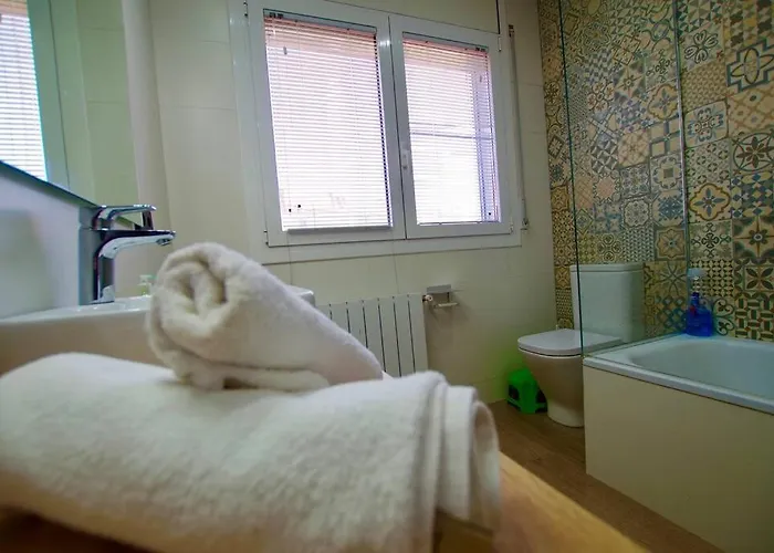 V&v Lloret-villa Wilma, Casa A 800m Playa Fenals Con Aire Acondicionado Y Piscina Comunitaria Con Jardin Holiday home