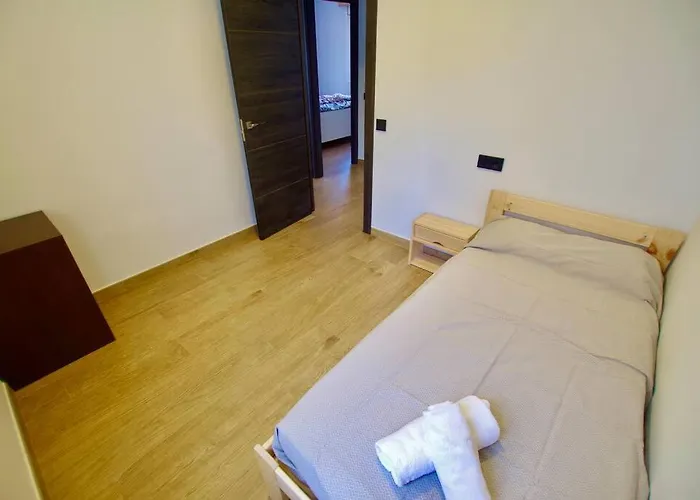 V&v Lloret-villa Wilma, Casa A 800m Playa Fenals Con Aire Acondicionado Y Piscina Comunitaria Con Jardin Lloret de Mar