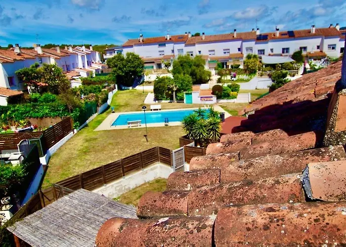 V&v Lloret-villa Wilma, Casa A 800m Playa Fenals Con Aire Acondicionado Y Piscina Comunitaria Con Jardin * Lloret de Mar