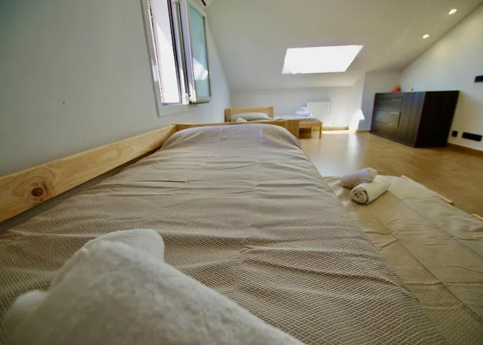 V&v Lloret-villa Wilma, Casa A 800m Playa Fenals Con Aire Acondicionado Y Piscina Comunitaria Con Jardin